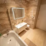 Luxueux Appartement De 6 Pieces En Centre Ville