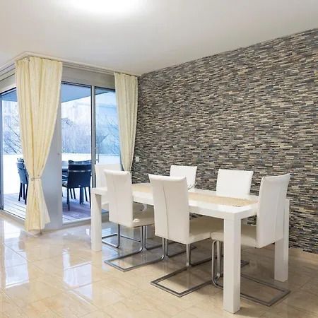 Apartment Luxueux De 6 Pieces En Centre