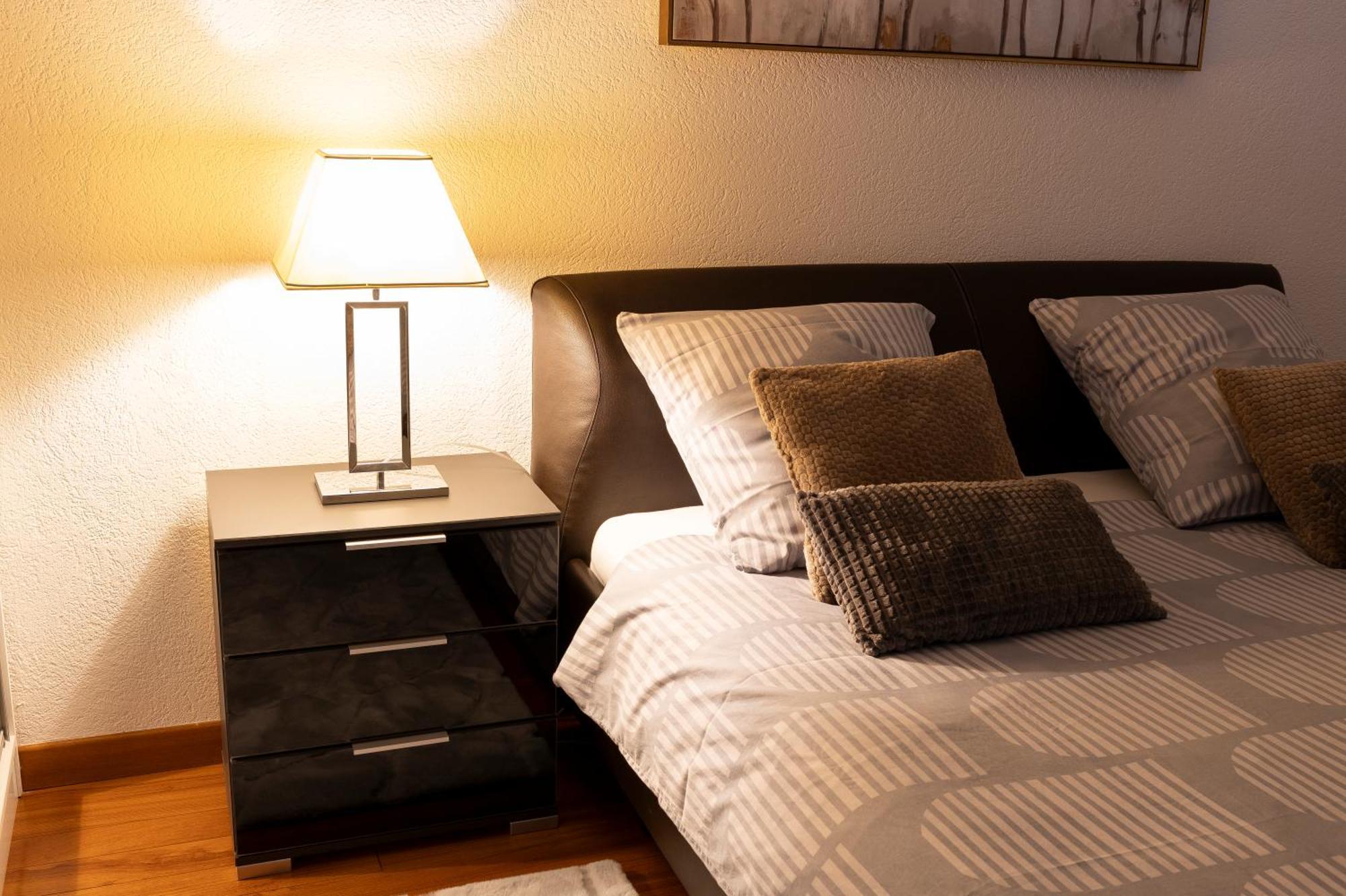 Luxueux De 6 Pieces En Centre *