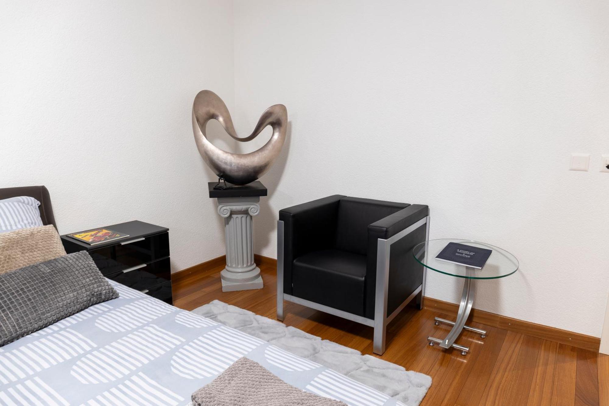 Luxueux De 6 Pieces En Centre Apartment