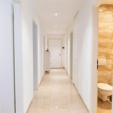 Luxueux De 6 Pieces En Centre Apartamento